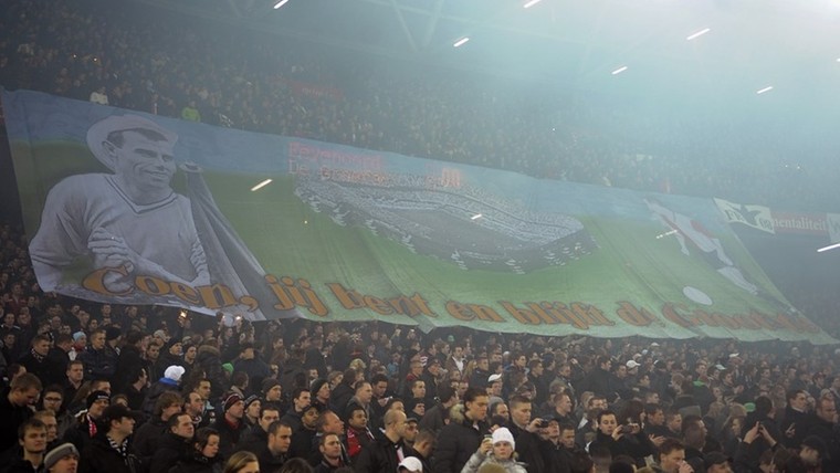 Feyenoord herdenkt Moulijn met prachtige beelden