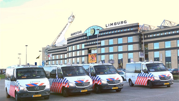 Limburgse derby twee keer stilgelegd na misdragingen thuispubliek