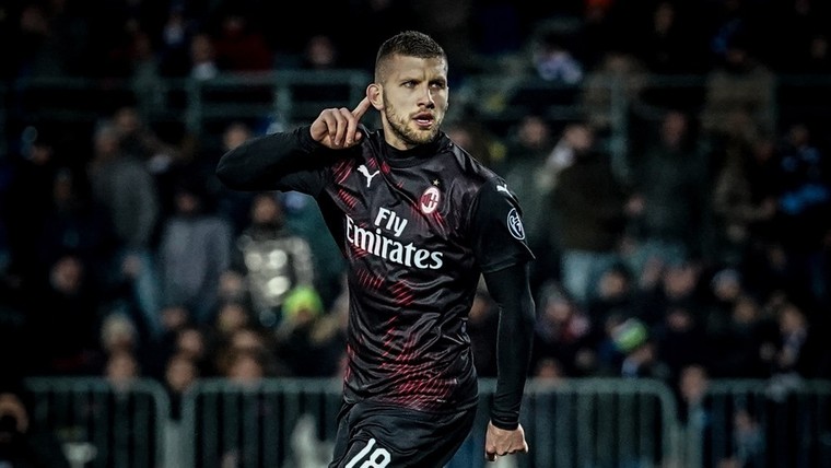 Rebic redt AC Milan weer na zeldzame misser Ibrahimovic