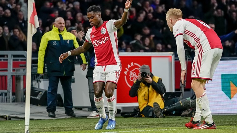 Ajax klopt armetierig PSV in fletse topper, maar baalt van nieuw blessuredrama