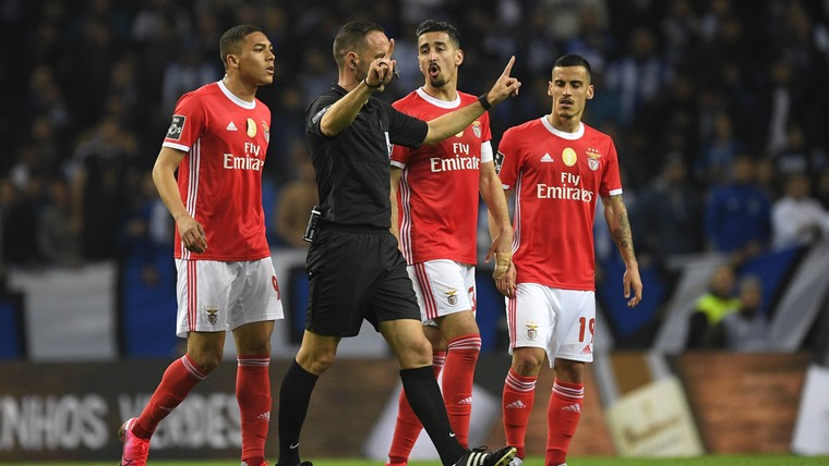 Woedend Benfica pleit na O Clássico direct voor buitenlandse scheidsrechters