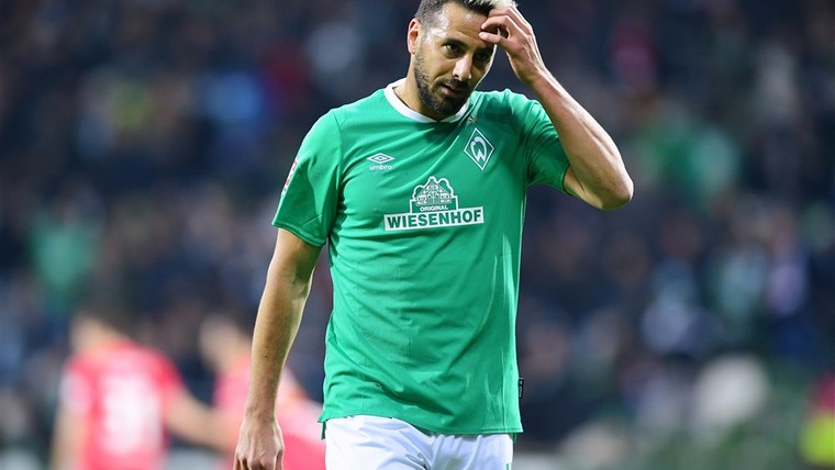 Crisisclub Werder Bremen zit met clubicoon Pizarro in de maag