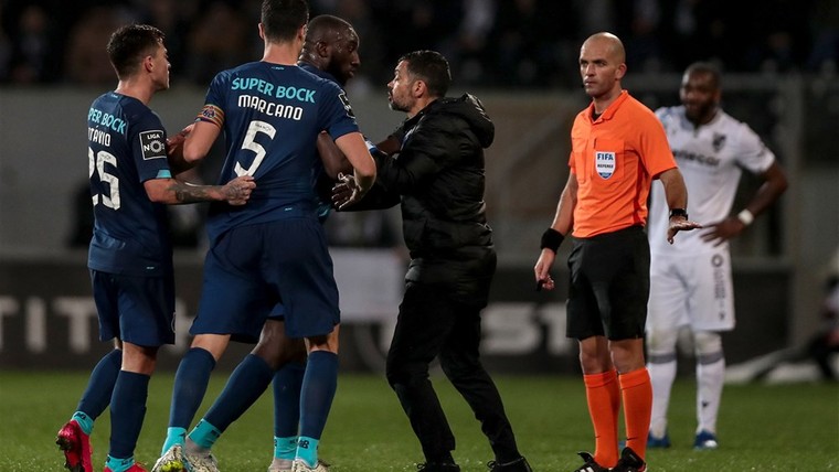 FC Porto-spits Marega stapt na racisme van het veld