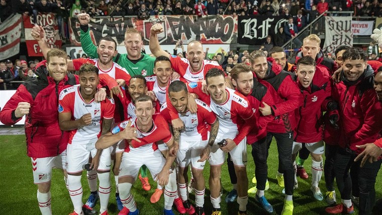 Peruviaanse primeur bij FC Emmen, pijnlijke cijfers voor Ajax