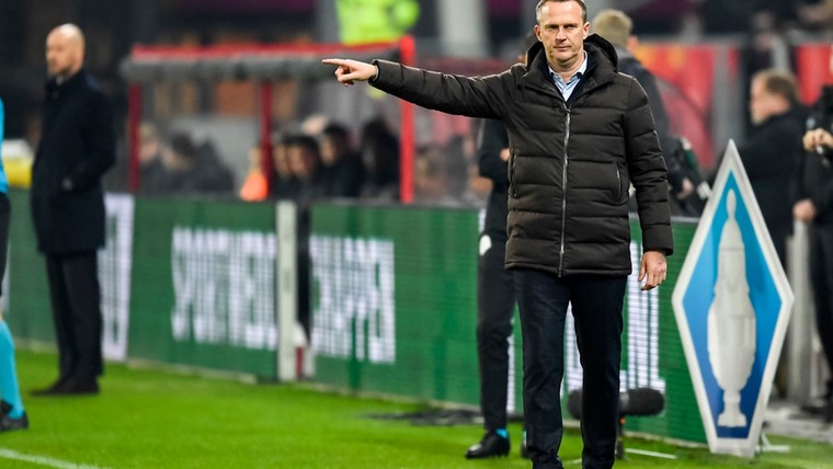 Van den Brom pleit voor verplaatsen bekerfinale: 'Feyenoord in De Kuip, kan dat wel?'