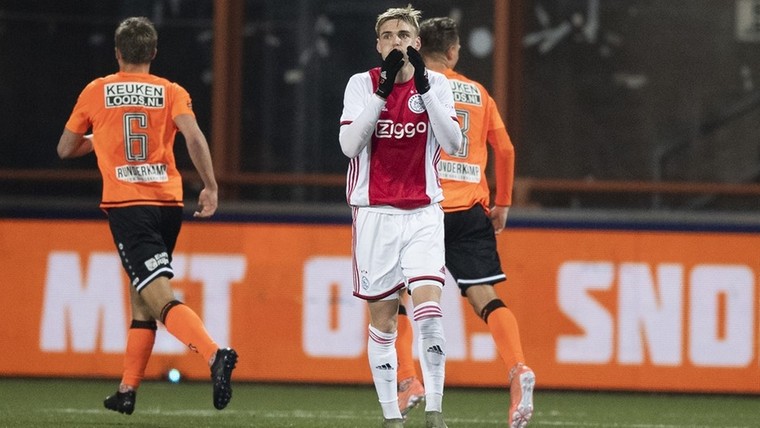 Pikante zege Jonk op Jong Ajax, zeldzaam knullige eigen goal nekt Jong PSV 