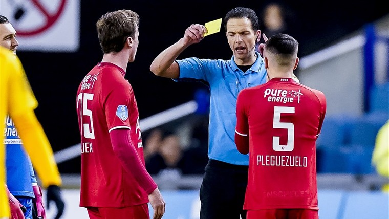 Woedend FC Twente krijgt nota bene van Sturing bijval: overtreding voor de 1-0