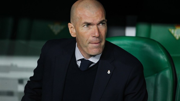 Kritiek op Zidane na dreun Real Madrid: 'Deel twee is nooit goed'