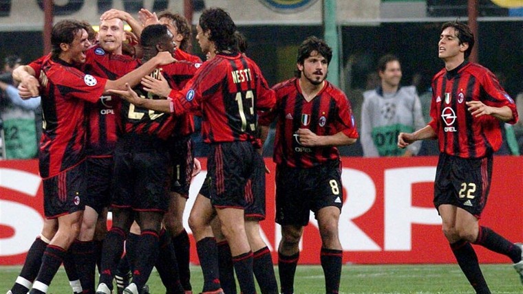 De Milanese derby die een van de meest iconische voetbalfoto's ooit opleverde