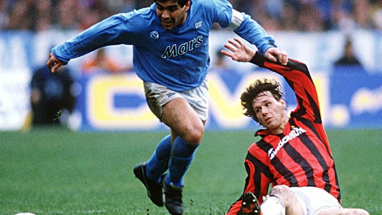Van Basten wordt er nog boos om: de 'gekochte' titel van Maradona's Napoli