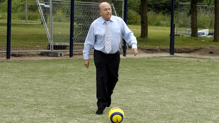 FIFA wil heropening onderzoek naar Blatter: 'Mag straf niet ontlopen'