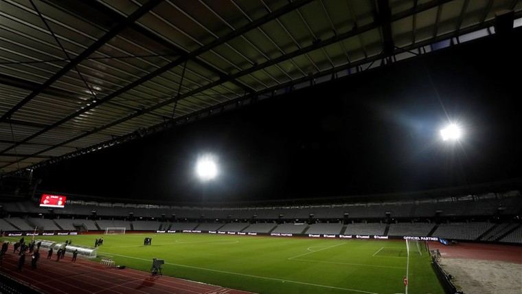Via de webcam op de tribune: Deense club krijgt fans tóch het stadion in