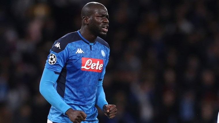 'Napoli zet spelers in de etalage en rekent op tweehonderd miljoen euro'