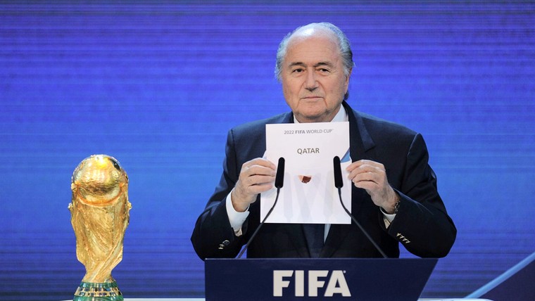 Zeventien jaar Bla Bla Blatter, zeventien jaar fuck het voetbal
