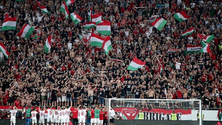 Hongaarse fans negeren massaal de afstandsregels tijdens bekerfinale