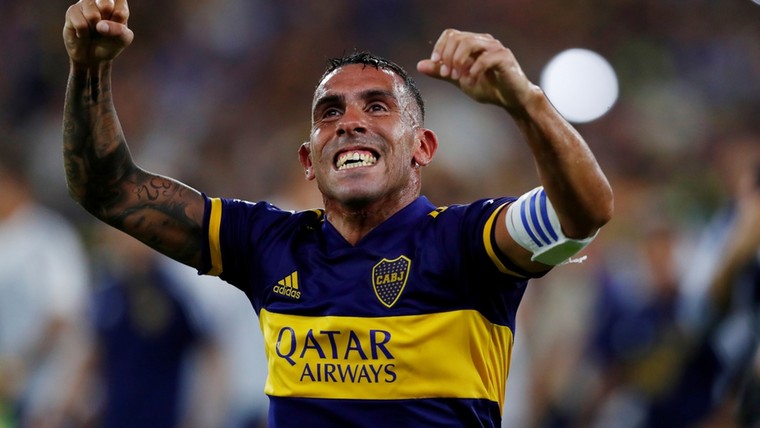 Tévez (36) gaat door bij Boca en doneert salaris aan goed doel