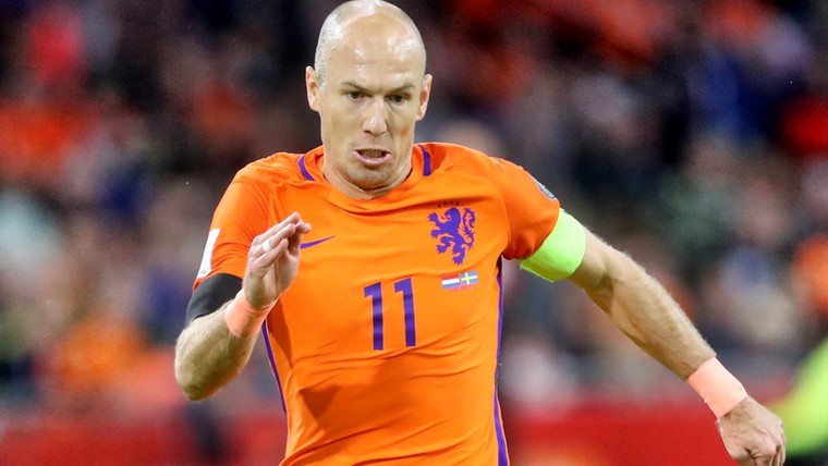 Robben kondigt rentree bij FC Groningen aan