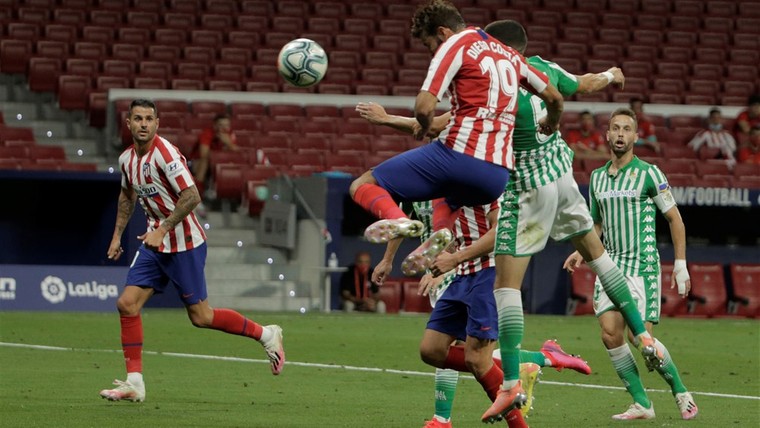 Diego Costa bezorgt Atlético op heet avondje Champions League-ticket