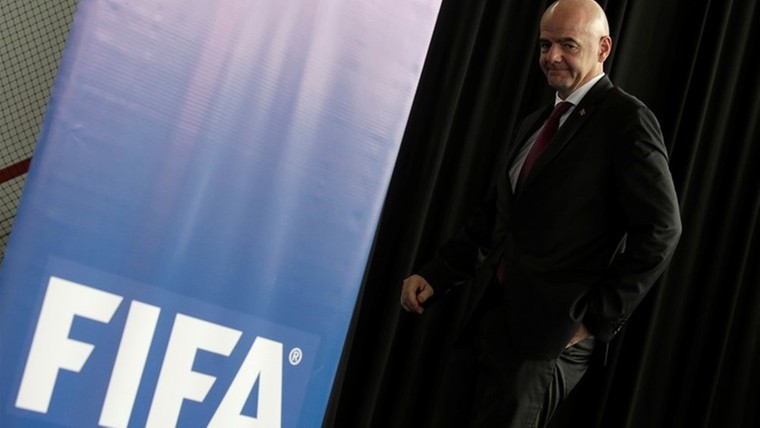 FIFA stomverbaasd door onderzoek naar criminele activiteiten Infantino