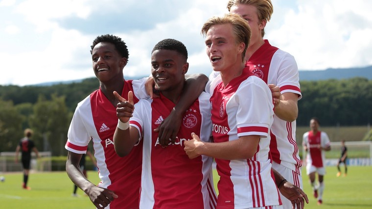 Rasmussen, Hansen en Ideho schieten Ajax op fraaie wijze naar halve finale Youth League