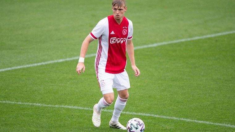 Ajax breekt contract van talentvolle Taylor open