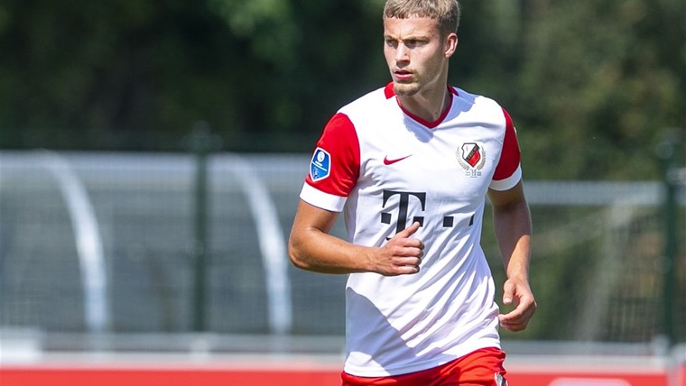 Van den Berg verbindt toekomst aan FC Utrecht: 'Vaste basisspeler worden'