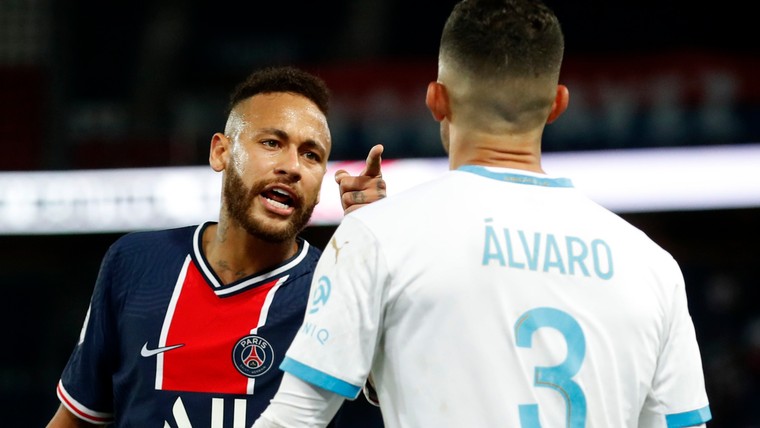 Neymar verdedigt rode kaart: 'Ik sloeg hem omdat hij een racist is'