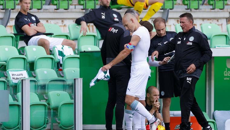 Eredivisie-rentree Robben loopt door blessure uit op drama