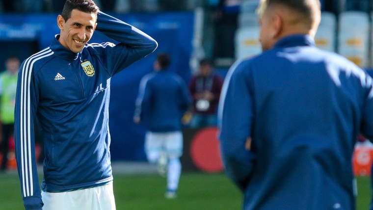 Verdrietige Di María (32) genegeerd bij Argentinië: 'Te oud? Dan is Messi dat ook'