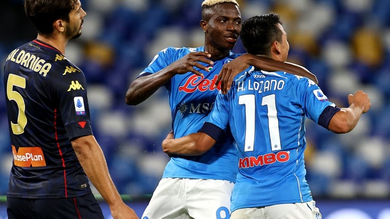 Lozano en Mertens vernederen Genoa, ook Milan blijft foutloos