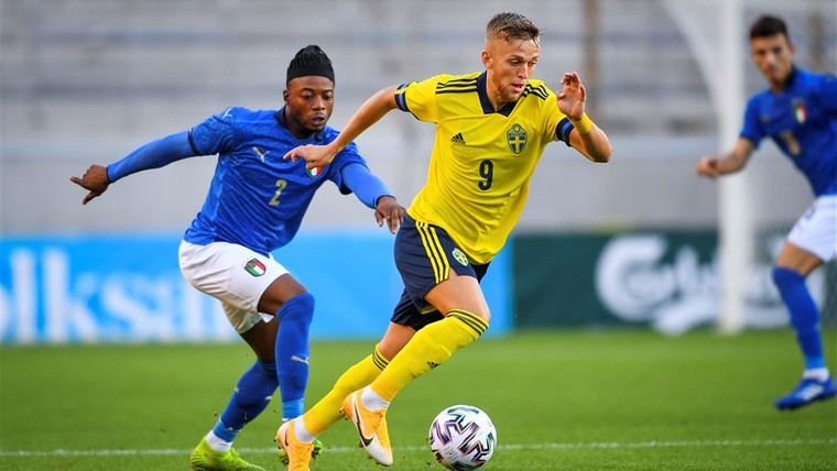 Eredivisie-spelers helpen Jong Zweden met twee hattricks aan monsterzege