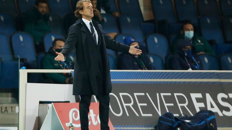 Mancini geeft toe: Italië verrast door tactische zet De Boer