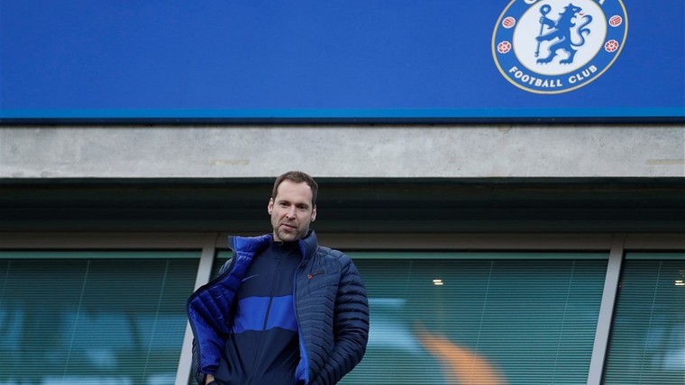 Chelsea schrijft gestopte Cech in voor Premier League