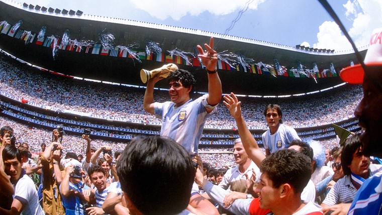Zo hoog als Diego Maradona reikte, kan zelfs Leo Messi niet springen