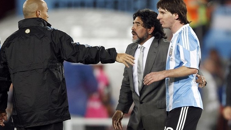 Messi steekt Maradona hart onder de riem, PSG-sterren (letterlijk) in de lift