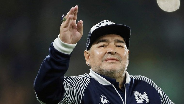 Grappende Maradona laat lijfarts versteld staan met zijn herstel
