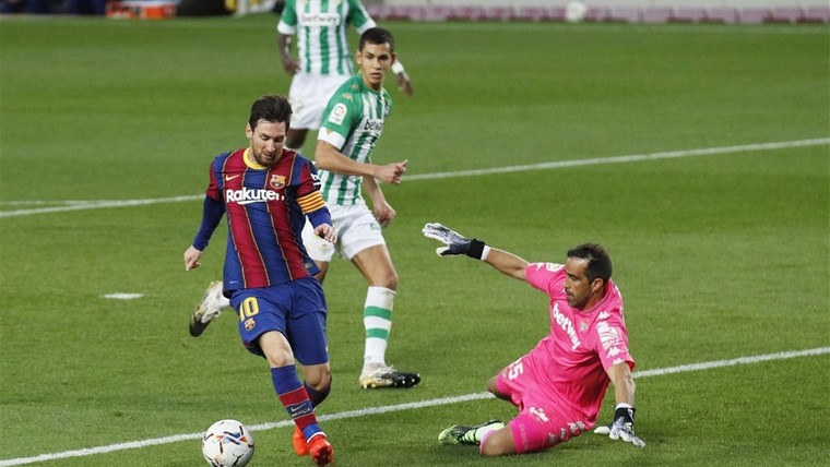 Koeman komt met de schrik vrij: gepasseerde Messi helpt Barça over dode punt