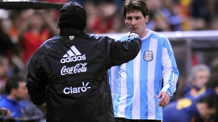 Messi aangeslagen: 'Diego is er voor eeuwig'
