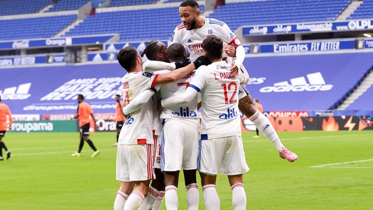 Memphis vervult belangrijke rol en stuwt Lyon verder in de richting van PSG