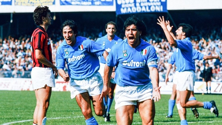 Napoli eert Maradona met speciaal shirt