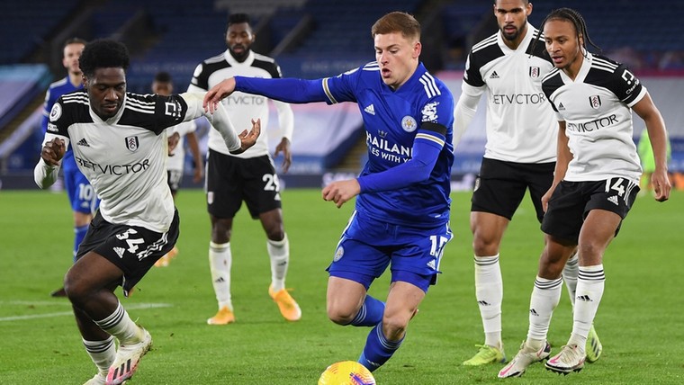 Dubbele wraak van rouwend Fulham houdt Leicester City van PL-koppositie af