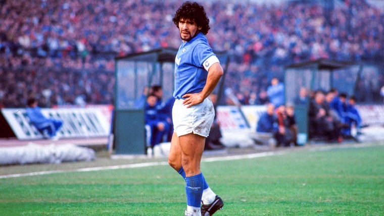 Diego Armando Maradona was en is groter dan het voetbal zelf