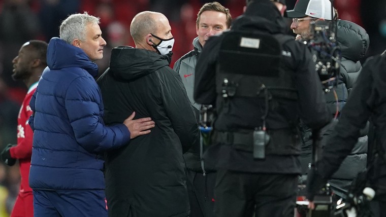 Mourinho treurt én sneert na gevoelige nederlaag tegen Klopp