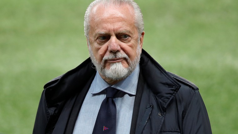 Napoli-baas zet Pirlo op zijn plek: 'Hij moet het bij coachen houden'