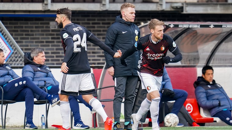Spitsenstrijd, blik op Ajax-PSV en louter lachende gezichten bij Feyenoord