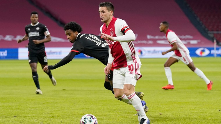 Ajax en PSV op rapport: Tadic en Zahavi blinken uit