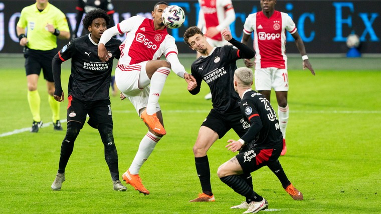 Ajax en PSV openen toppermaand met spektakelstuk zonder winnaar