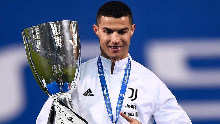 Kersverse recordhouder Ronaldo put moed uit eerste prijs van Pirlo