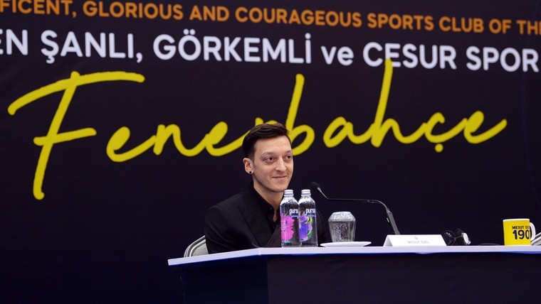 Özil duidelijk tijdens mediacircus: 'Ik zal nooit meer voor Duitsland spelen'