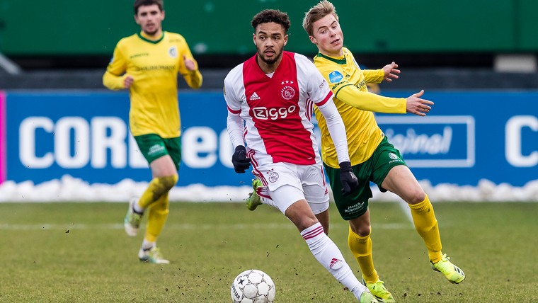Veelzijdige Rensch imponeert bij Ajax: 'Mooi voor Nederlandse voetbal'